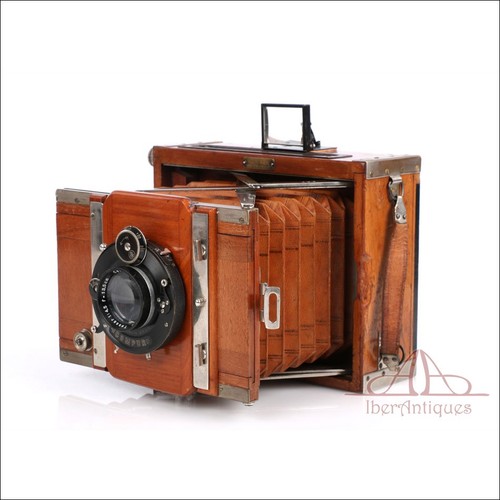Antica macchina fotografica - , a